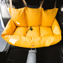 Bolsa de Transporte Cangú Explora GG Amarelo Solar vista de frente, cobrindo a largura inteira do banco traseiro