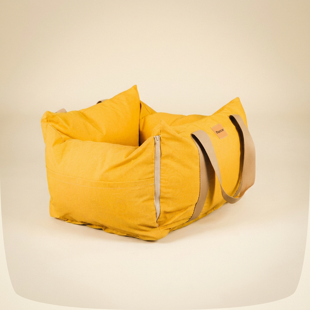 Bolsa de Transporte Cangú Explora Amarelo Solar em três quartos, com as alças contornando a estrutura até a base